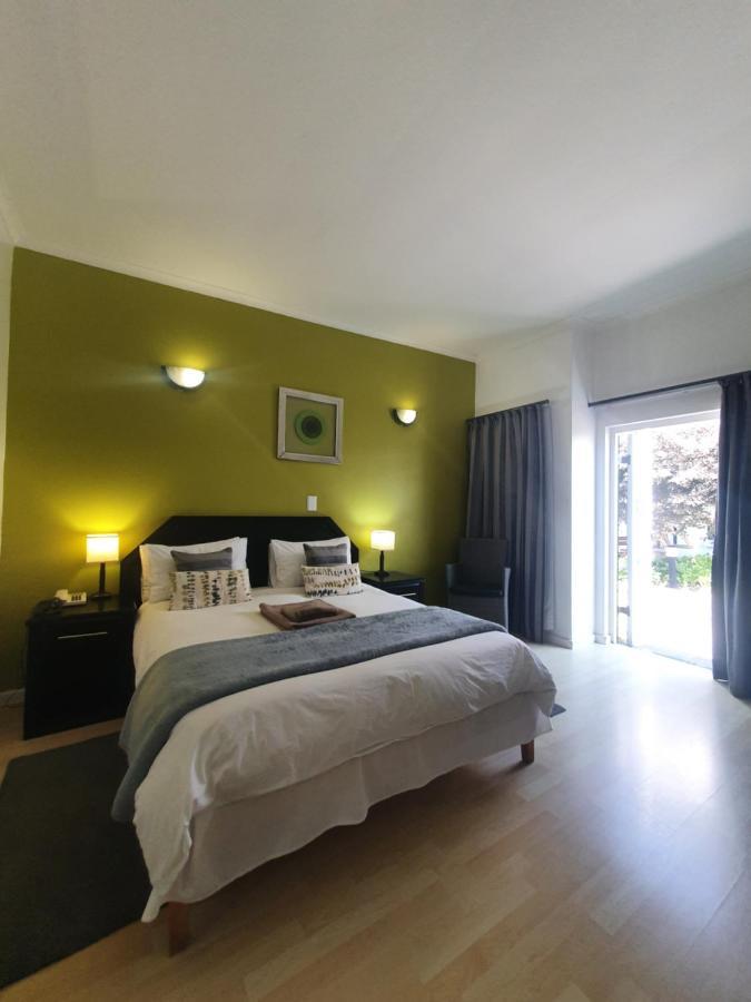 Langholm Hotel 월브스베이 외부 사진