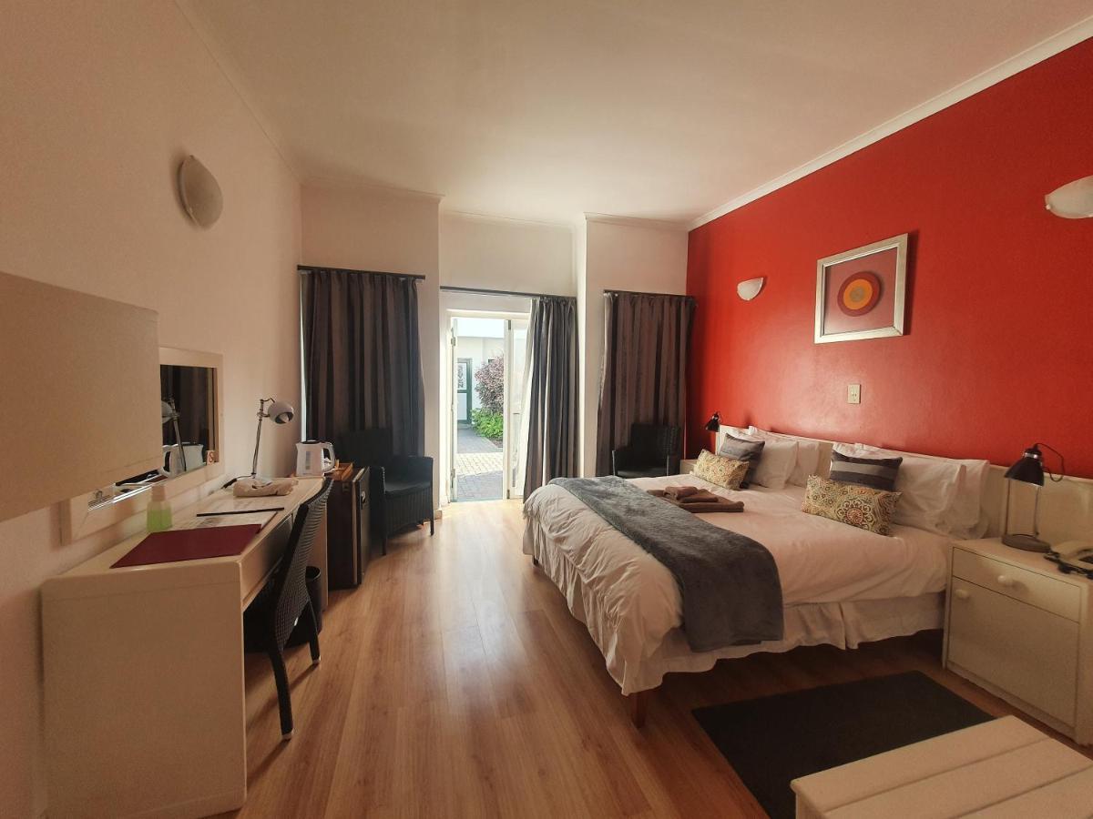 Langholm Hotel 월브스베이 외부 사진