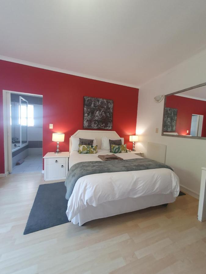 Langholm Hotel 월브스베이 외부 사진