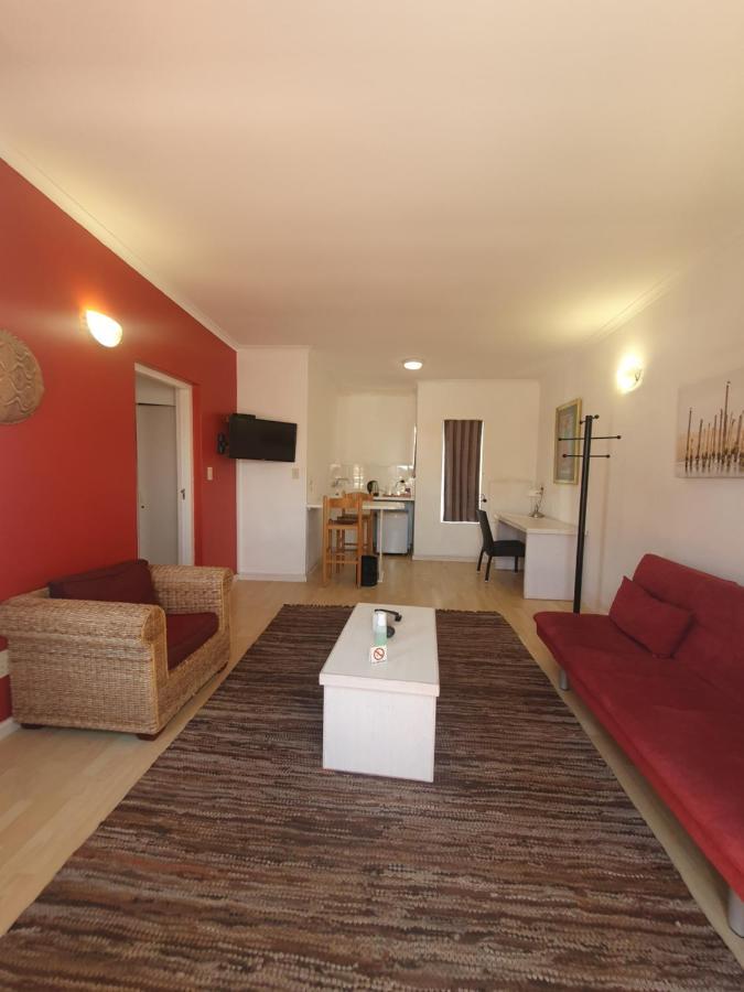 Langholm Hotel 월브스베이 외부 사진