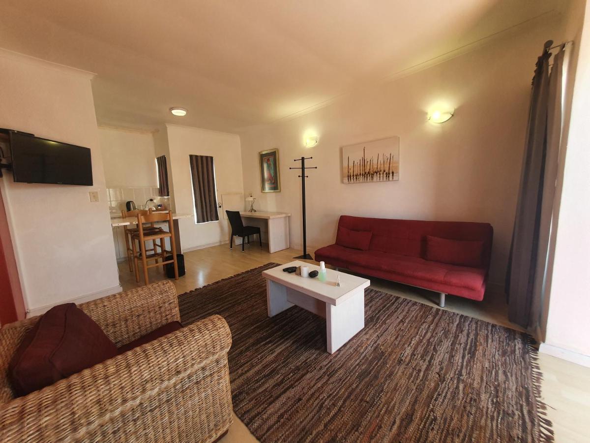 Langholm Hotel 월브스베이 외부 사진