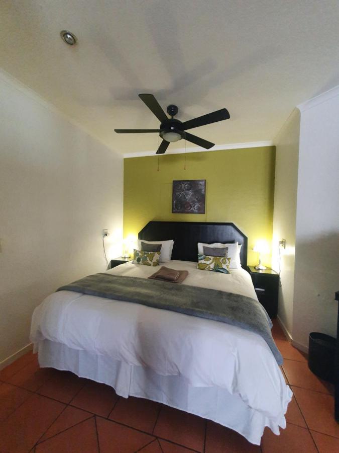 Langholm Hotel 월브스베이 외부 사진
