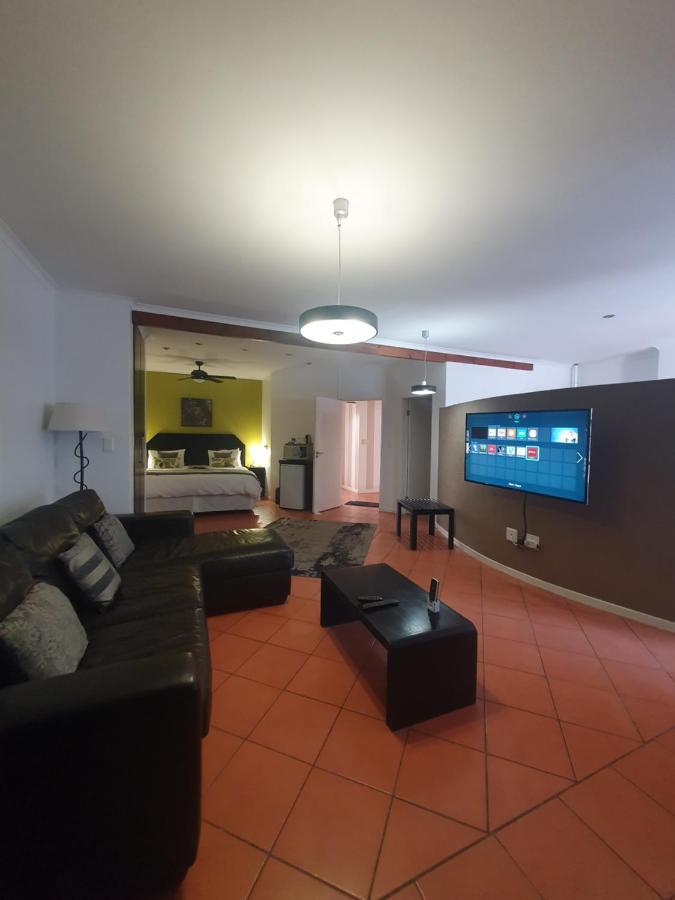Langholm Hotel 월브스베이 외부 사진